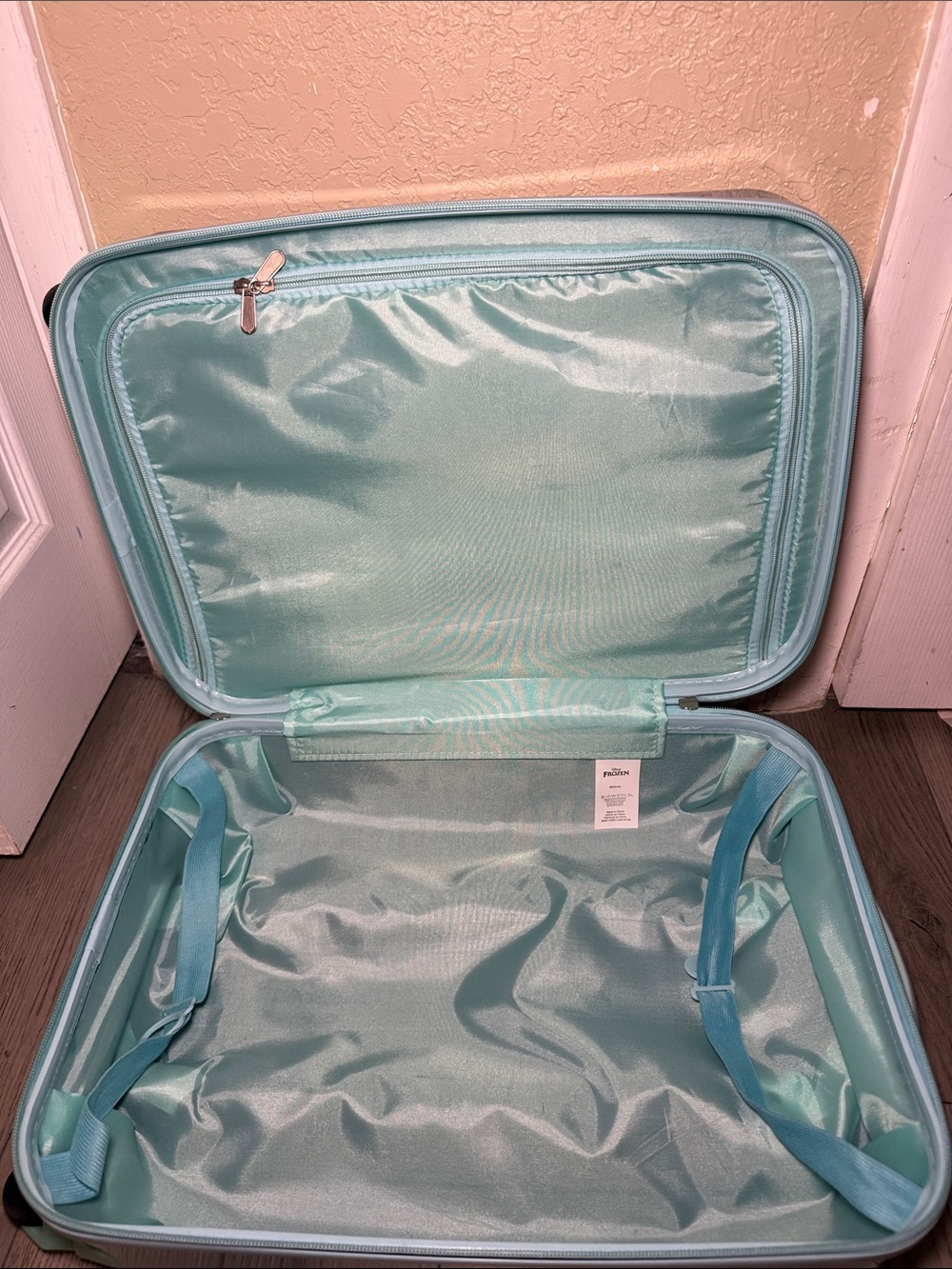 Disney Frozen Elsa Carry On Luggage Hardcover 18" Spinner Suitcase - Picture 6 of 12